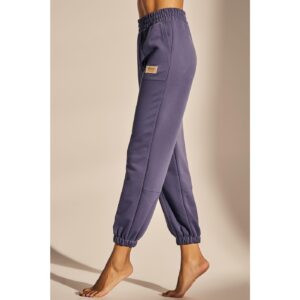 Dark blue sports trousers made of recycled Sumatra