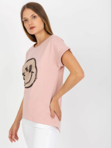 Dusty pink t-shirt with a print and an
