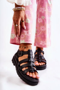 Fashionable Sandals With Straps Black