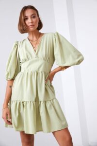 Waisted dress with puff sleeves in olive