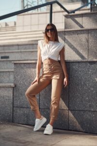 High-waisted trousers in caramel