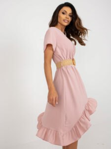 Světle růžové šaty s volánkem