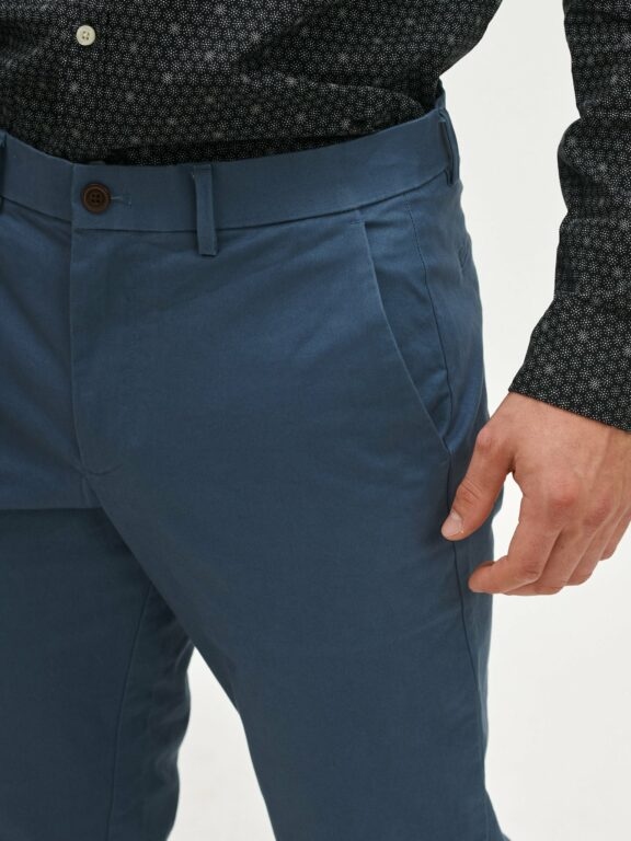 GAP Kalhoty modern khakis straight fit